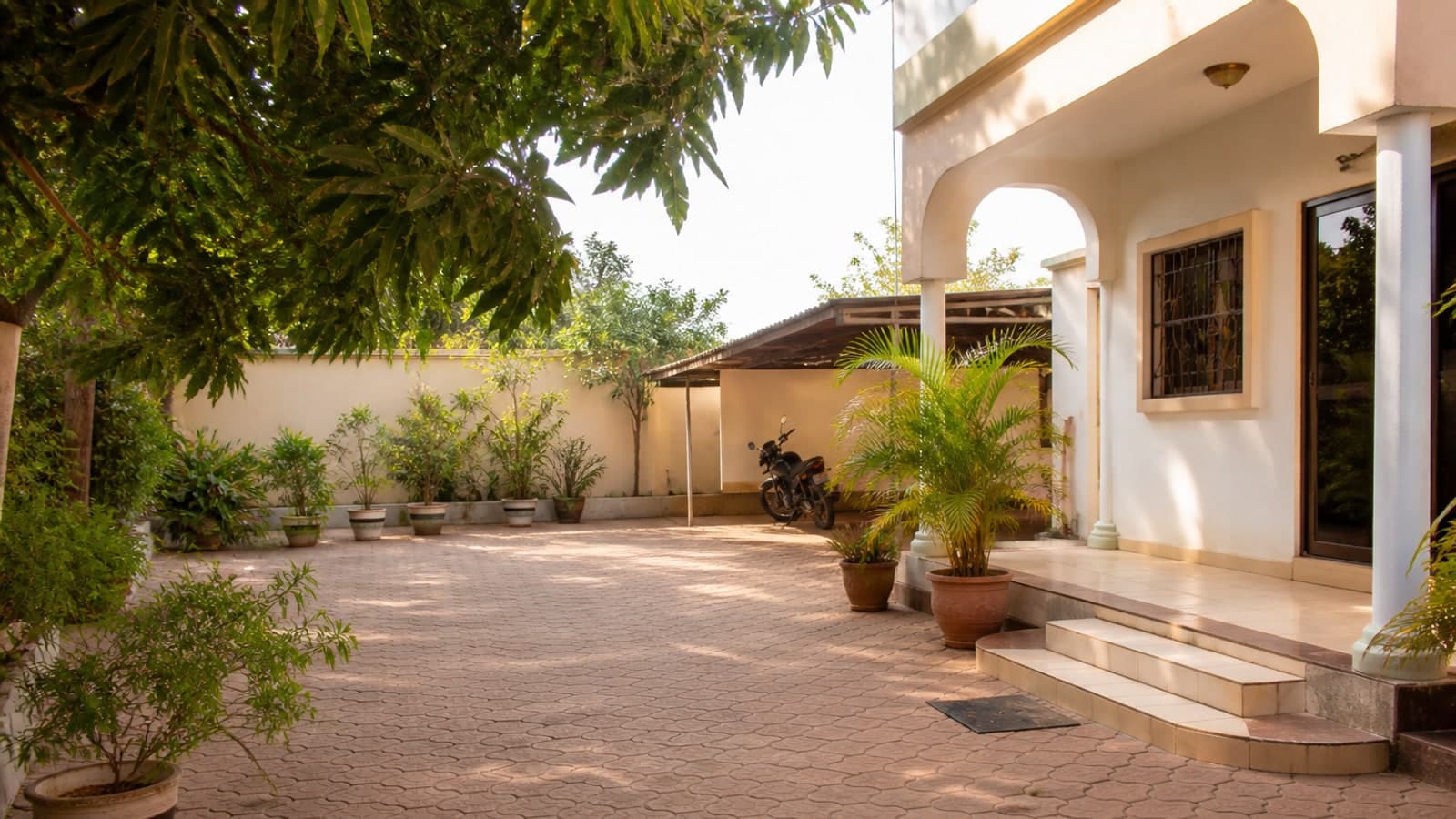 Villa F4 avec cour et parking — ACI 2000 — photo 3